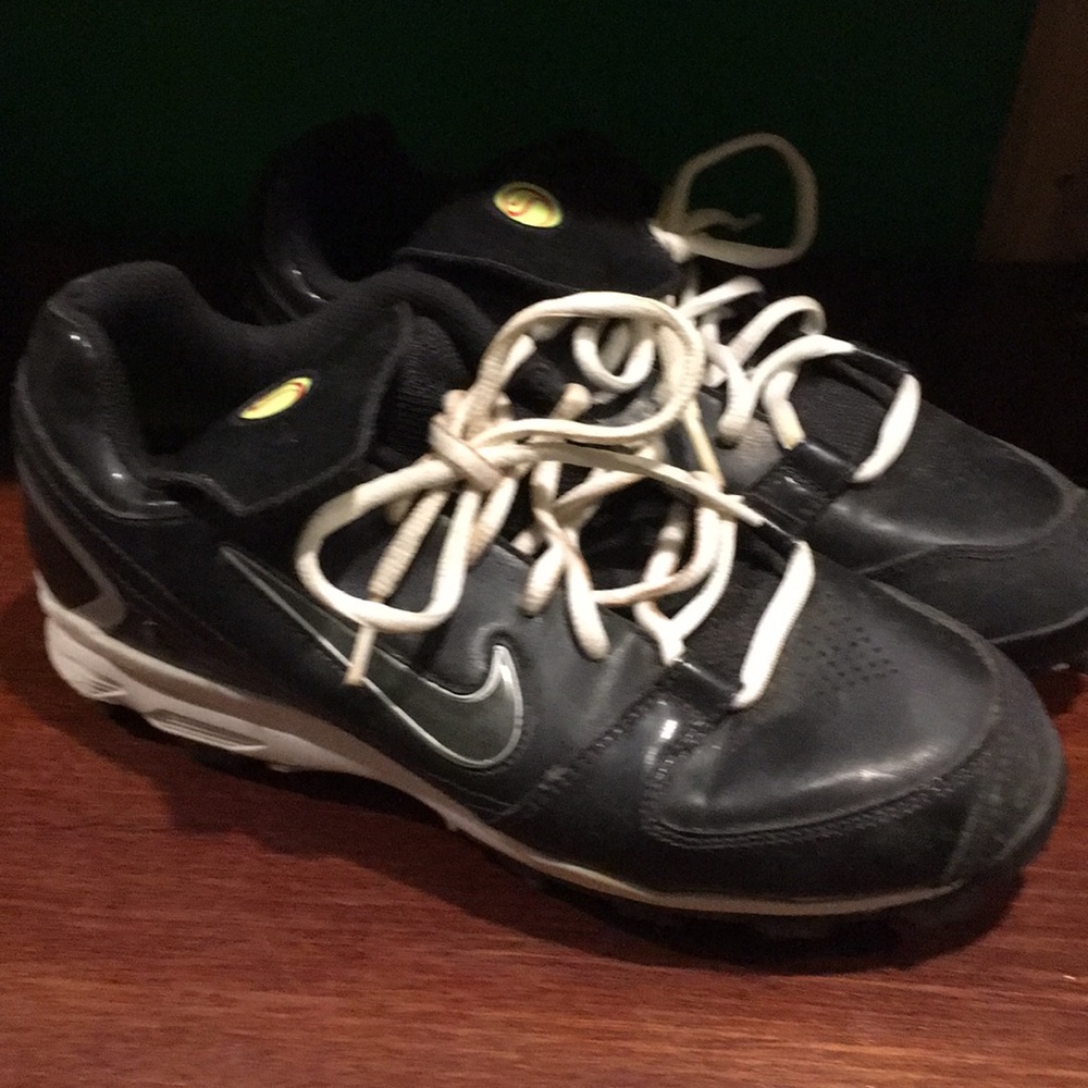 Nike youth 8 cleats black